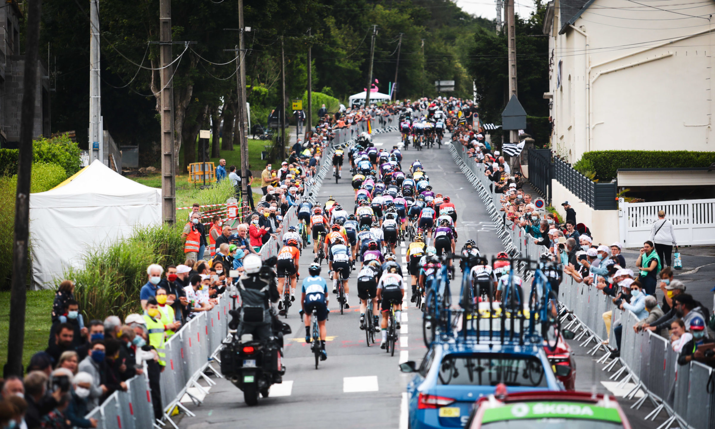 Tour de France Femmes avec Zwift VIP Spectator Tour Thomson Bike